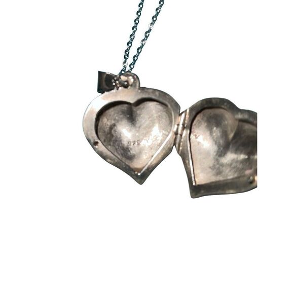 Gorgeous Sterling Heart Locket Necklace - Picture 8 of 16
